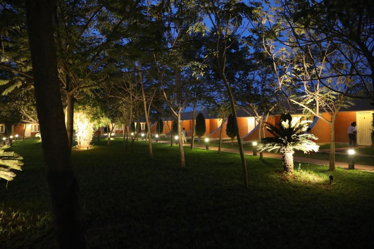 Celebrity Resort Chennai Tambaram Экстерьер фото