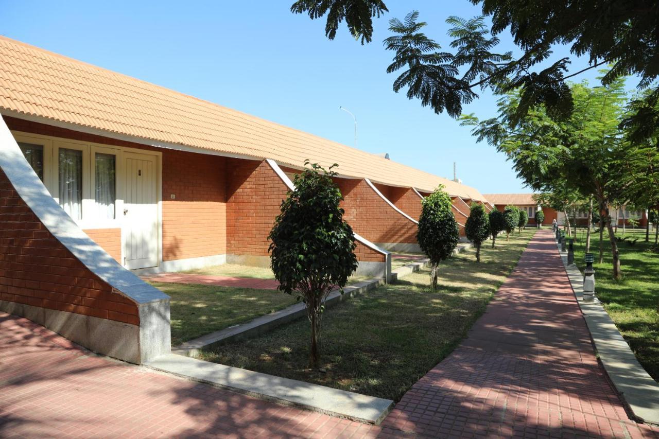 Celebrity Resort Chennai Tambaram Экстерьер фото